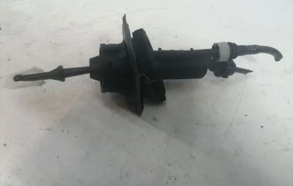 Ford C-MAX I Master brake cylinder 3M517R543AG