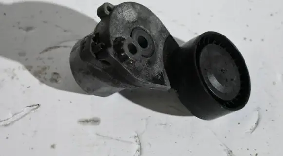 Mercedes-Benz Vito Viano W638 Alternator belt tensioner A2742001900