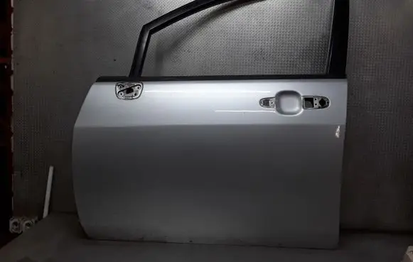 Suzuki Liana Front door