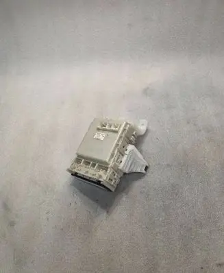 Toyota Prius (NHW20) Power management control unit 8273047300 9712A