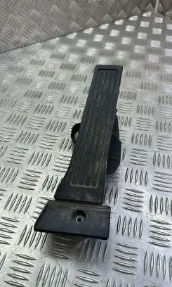 KIA Sportage Accelerator throttle pedal D7800