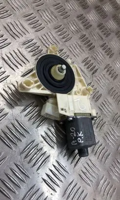 Mercedes-Benz E W212 Front door window regulator motor A2048200142