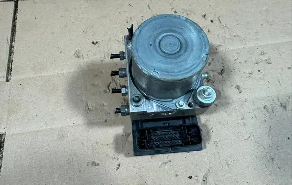 Peugeot 308 ABS Pump 9665734680 0265800838