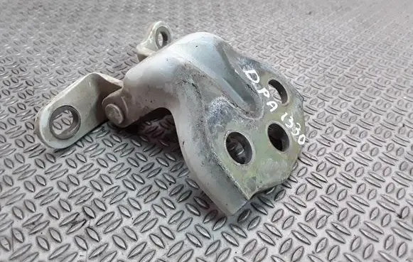 SsangYong Kyron Front door lower hinge 