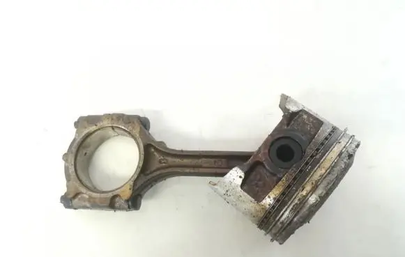 Mitsubishi Carisma Piston with connecting rod