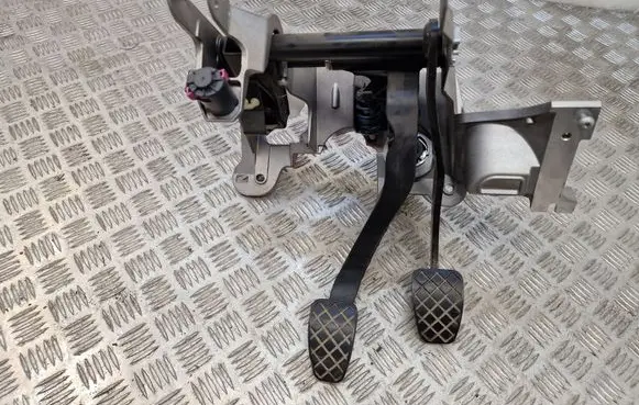 Audi A6 C7 Pedal assembly 8K2721117