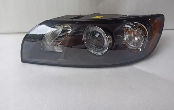 Volvo S40, V40 Headlight/headlamp 31213180