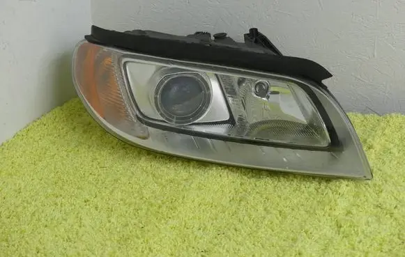 Volvo V70 Headlight/headlamp 31214348