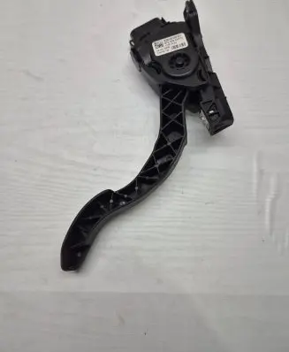 Volvo V70 Accelerator throttle pedal 6G929F836BD 6GG09F666BB