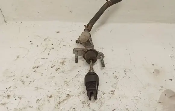Toyota Hilux (AN10, AN20, AN30) Clutch master cylinder