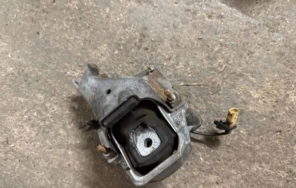 Audi A5 8T 8F Engine mounting bracket 8K0399059A