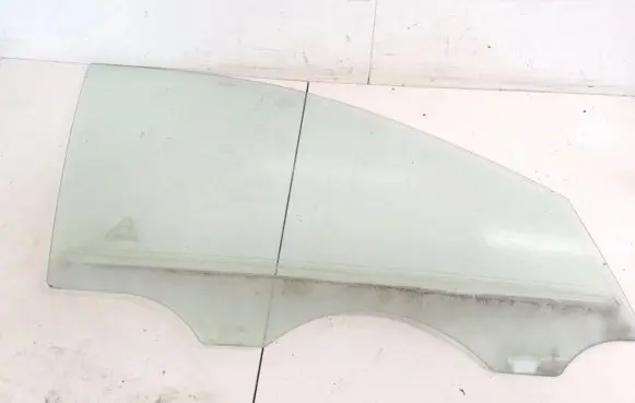Hyundai Sonata Front door window glass four-door