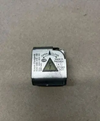Mercedes-Benz E W211 Headlight ballast module Xenon 5DD00831950 021661