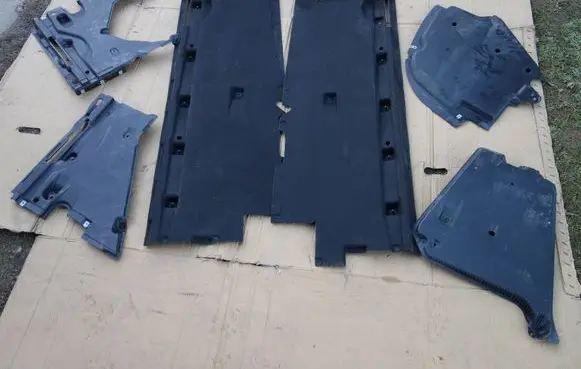 Audi A5 Front underbody cover/under tray 8B3825208B