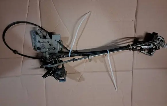 Mercedes-Benz SL R107 Convertible roof lock/latch 1077500441