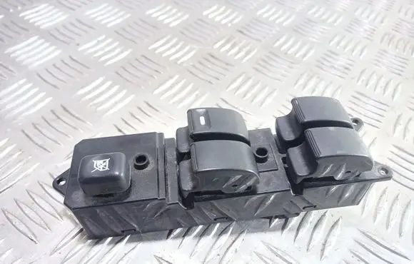 Mitsubishi Lancer VIII Electric window control switch 8608A160 C8DD640M