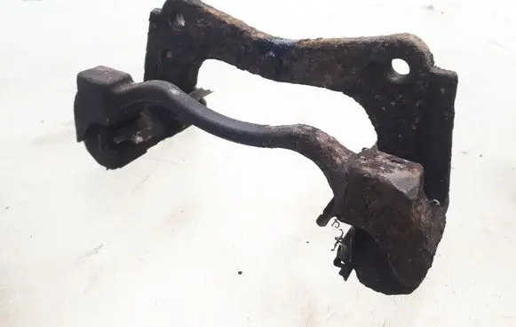 Toyota Avensis T250 Front Brake Caliper Pad/Carrier 