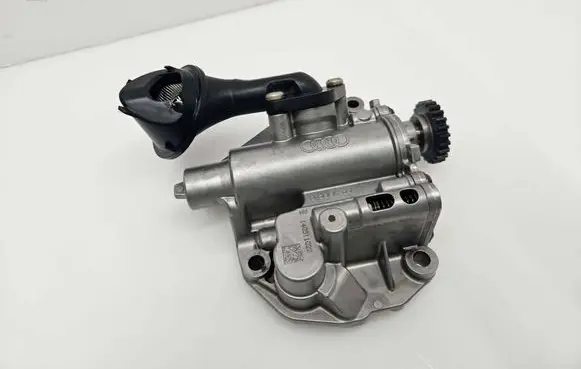 Volkswagen Golf VII Oil pump 06H115105 140511022