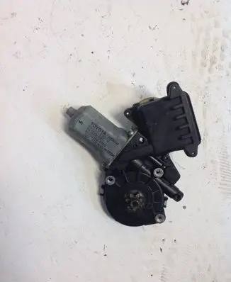 Toyota Avensis T270 Front door window regulator motor 8570102010