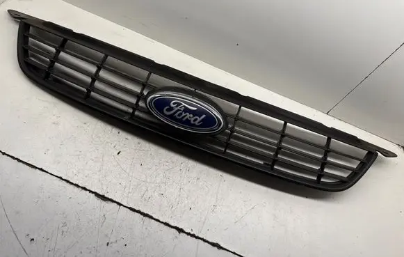 Ford Focus Front bumper upper radiator grill 8M518200