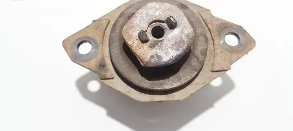 Volkswagen Golf III Engine mount bracket