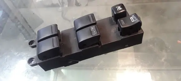 Nissan X-Trail T30 Electric window control switch