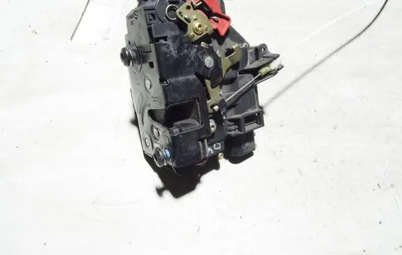 Audi A4 S4 B6 8E 8H Front door lock 8E2837015C
