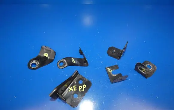 Jaguar XE Fender mounting bracket