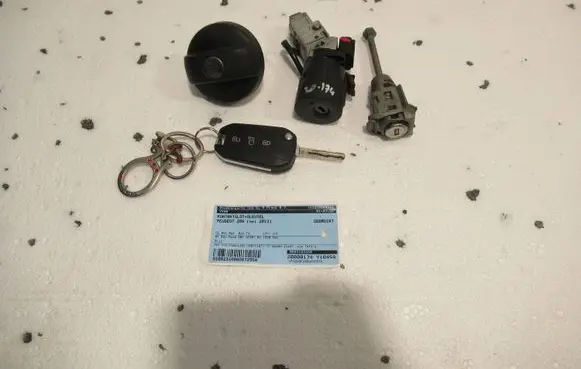 Peugeot 208 Ignition lock 96762547