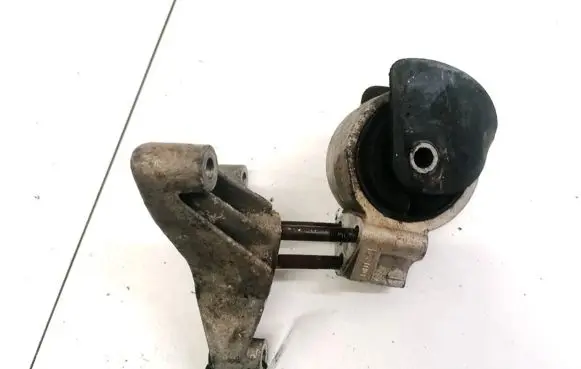 Volvo S40, V40 Engine mount bracket MR222150 AK7