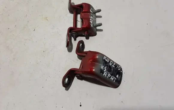 Renault Kadjar Rear door upper hinge 824010973R