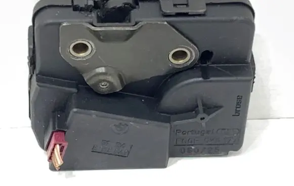 BMW 5 E60 E61 Tailgate exterior lock 8218849