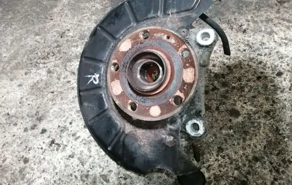 Volkswagen PASSAT B7 Front wheel hub