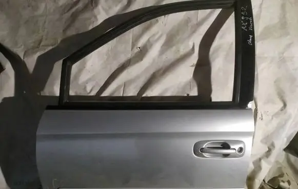 Chrysler Voyager Front door pilkos