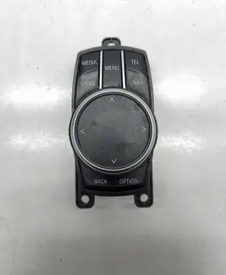 Head unit multimedia control