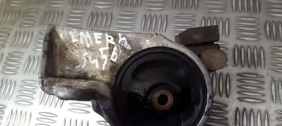 Engine mount bracket