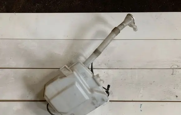 Mitsubishi Outlander Windshield washer fluid reservoir/tank