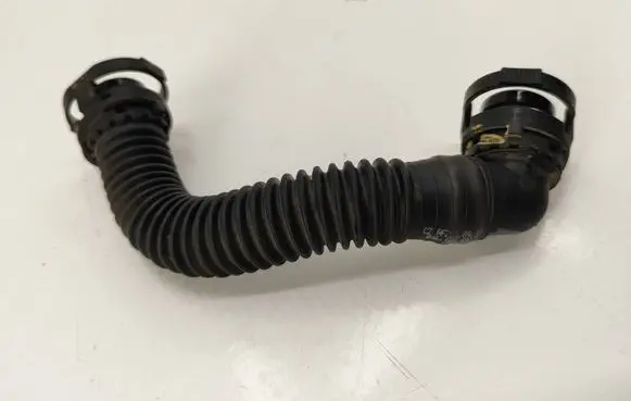 Volkswagen Golf VII Breather/breather pipe/hose 04L103493 AF210913