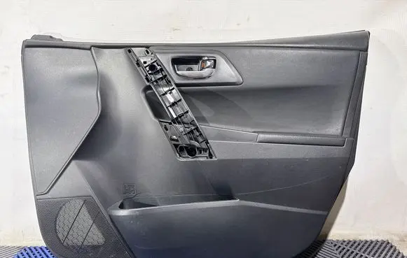 Toyota Auris E180 Front door card panel trim