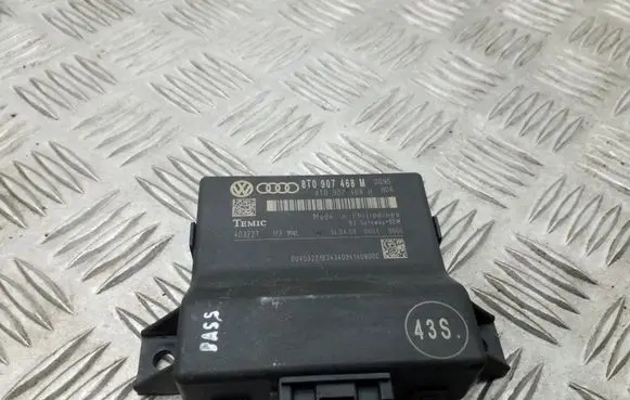 Audi A4 S4 B8 8K Gateway control module 8T0907468M