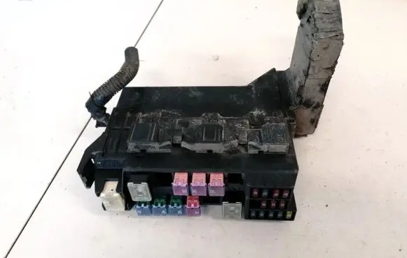 Nissan X-Trail T30 Fuse box set 71543266YA2 24382AU010