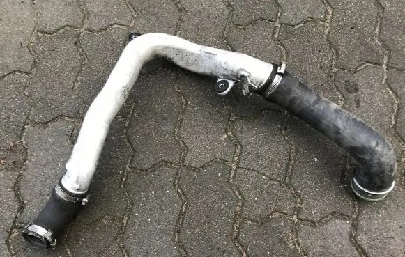 Volkswagen Jetta VI Intercooler hose/pipe 1K0145828C
