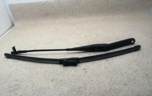 Ford Focus Front wiper blade arm 4M5117526AB