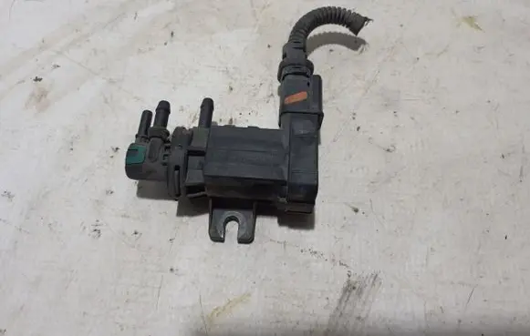 Opel Combo E Turbo solenoid valve 9812404180