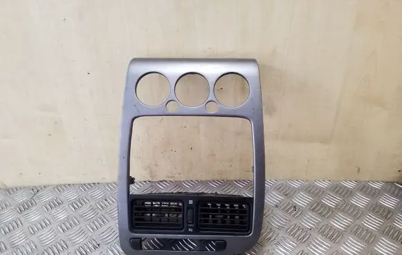 Toyota Avensis T220 Dash center air vent grill 5541220710