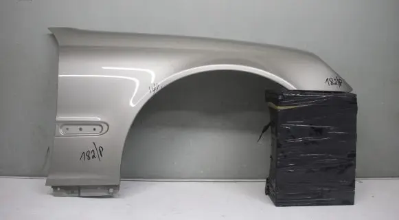 Mercedes-Benz C W203 Fender mounting bracket