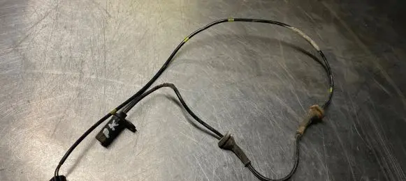 Volvo XC70 ABS brake wheel speed sensor 9496961
