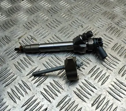 BMW X3 F25 Fuel injector 0445110743 8514148