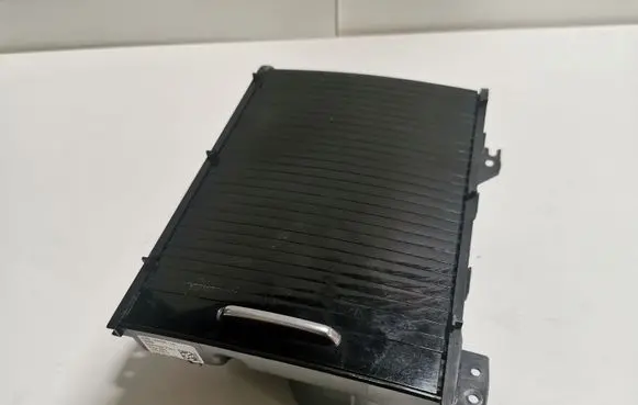 Cup holder front