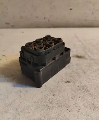 Audi A6 Allroad C6 Air suspension valve block 4F0616013